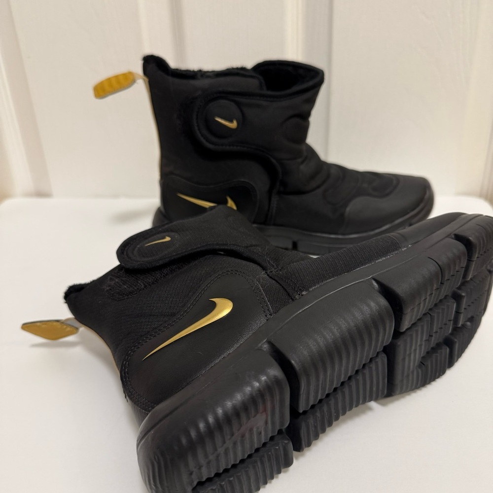 Nike youth boots! NEW
